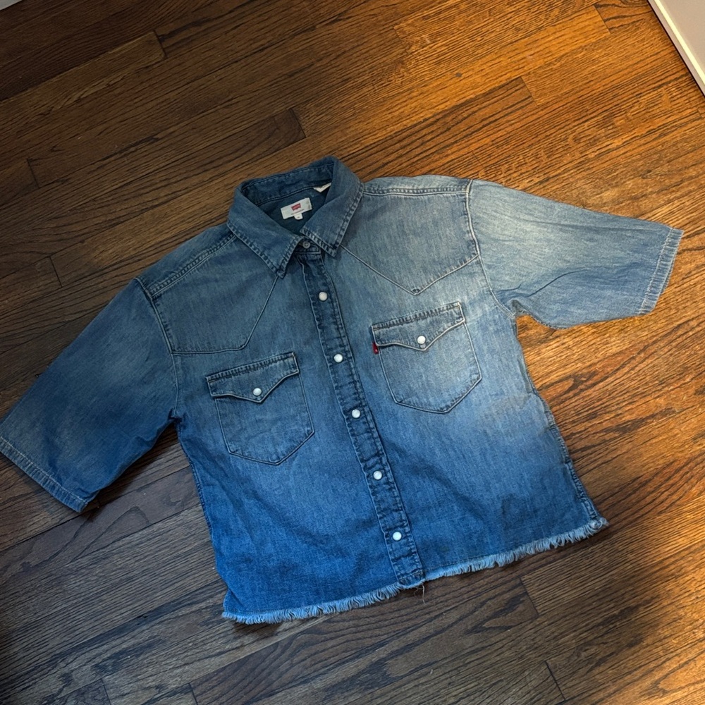 Levi’s shirt